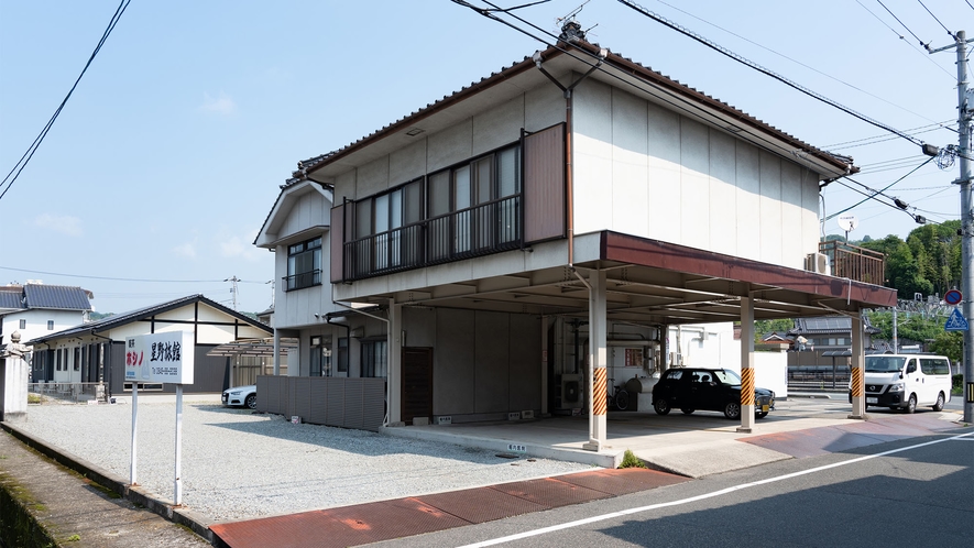 ★駐車場は無料でお使いいただけます