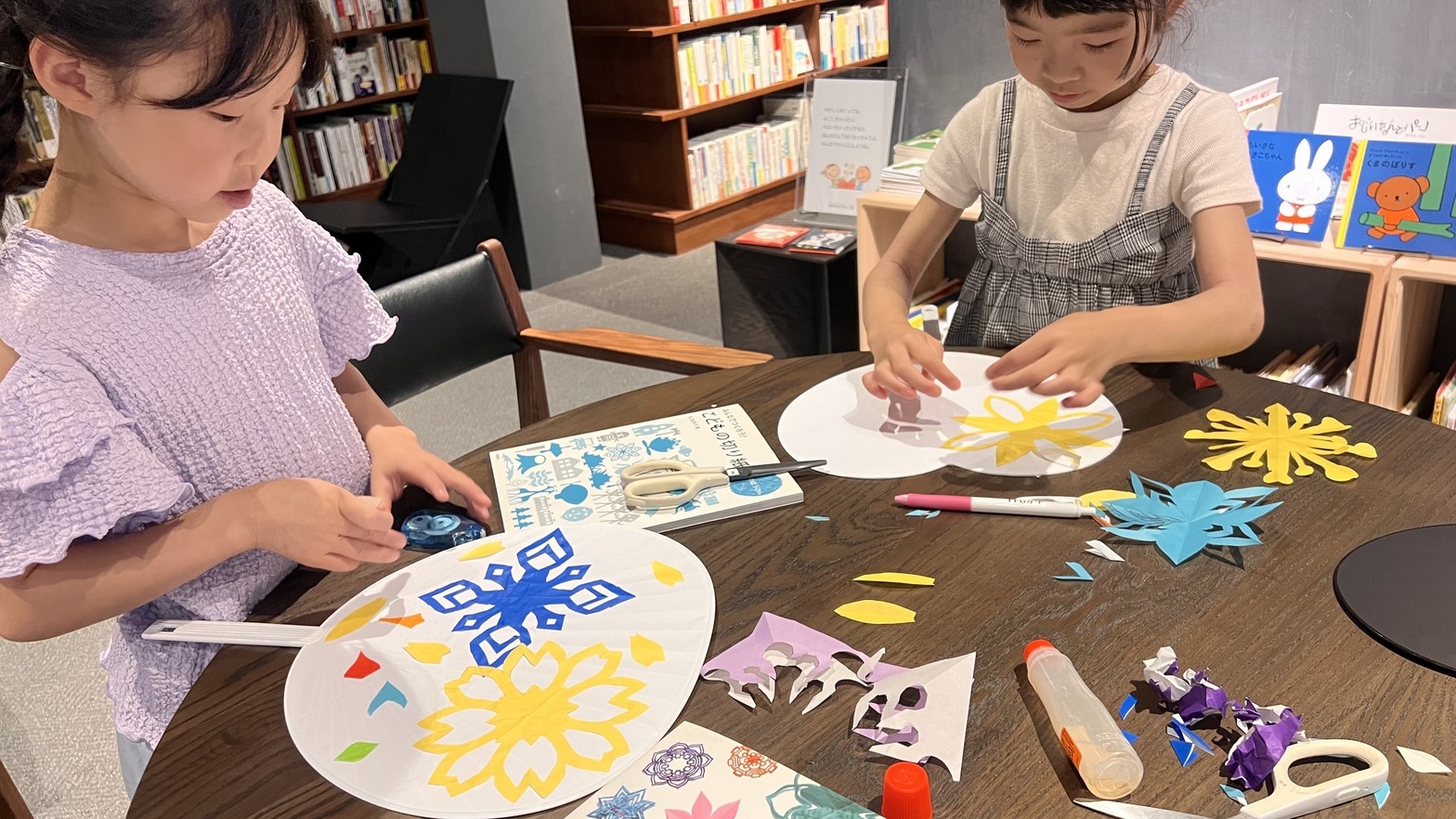 【夏休みアート企画】親子で参加！手仕事アート切り紙で彩るうちわ制作体験付プラン