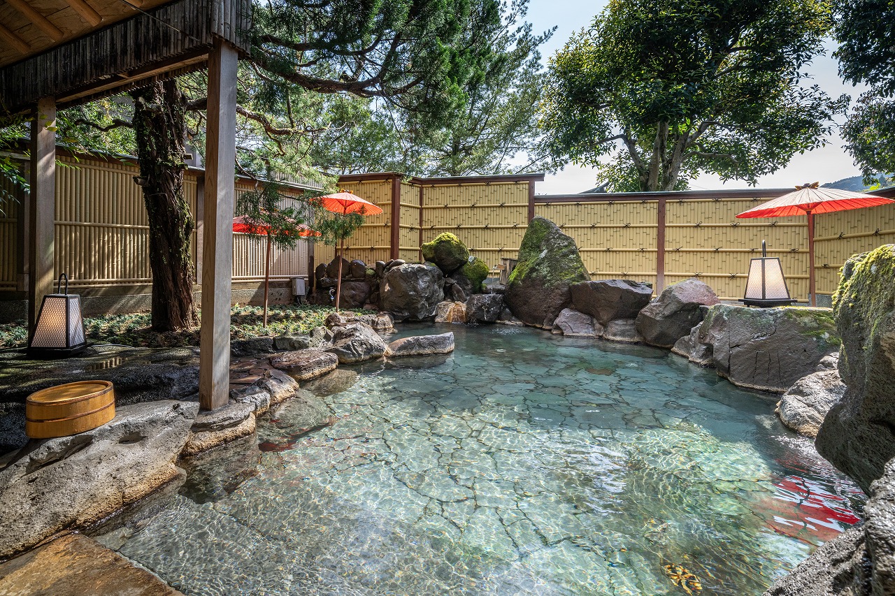 女性専用露天風呂(赤番傘)