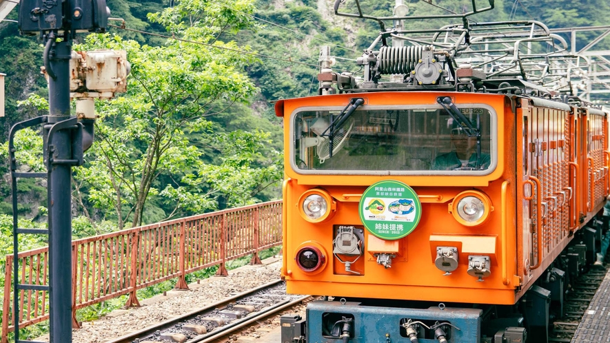 *【周辺】宇奈月名物トロッコ電車　※開通期間：4月20日～11月30日