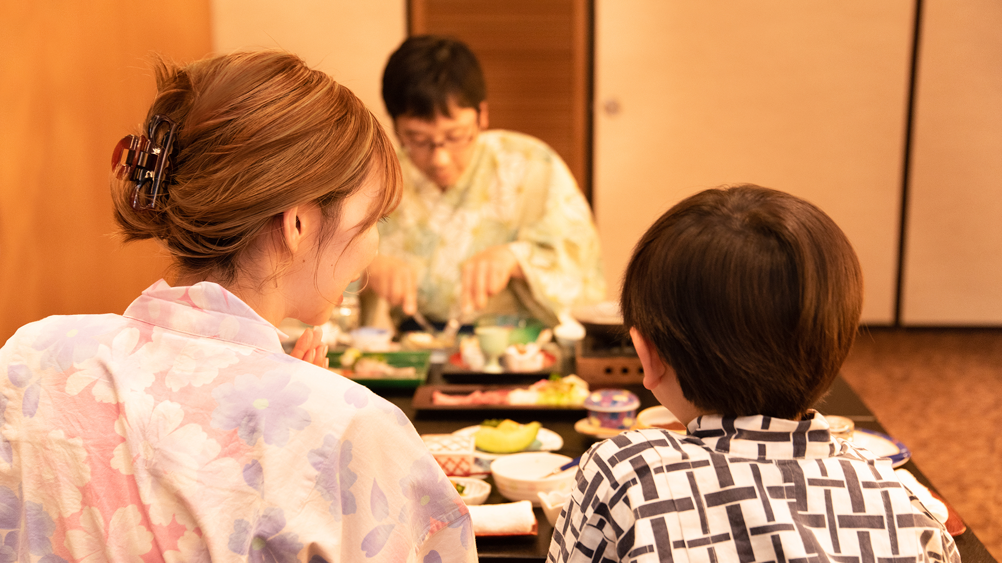 【滞在イメージ】地元食材をふんだんに使った和食会席に大喜び。