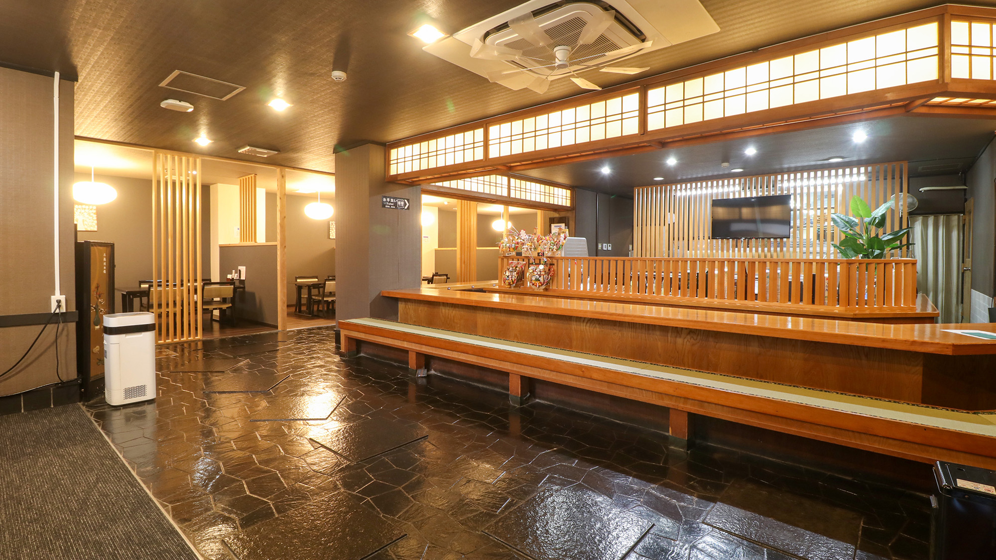 #食事処　細部までこだわり抜いたデザインの中で、至福のディナータイム。