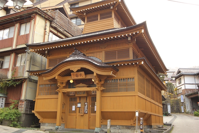  【素泊まり】源泉かけ流しの温泉宿にのんびり滞在！お食事は温泉街でお楽しみください！