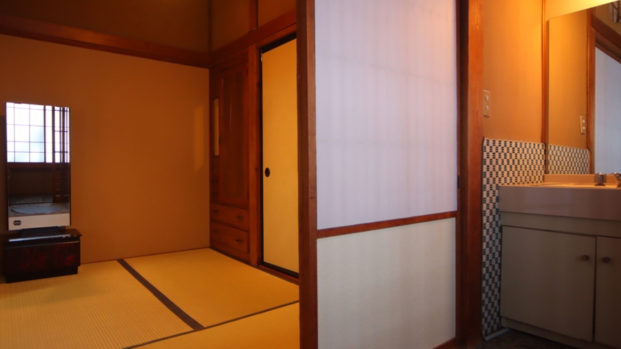 ★竹の間　風呂・トイレ付きの客室　二間ありますので、広々お過ごしいただけます。
