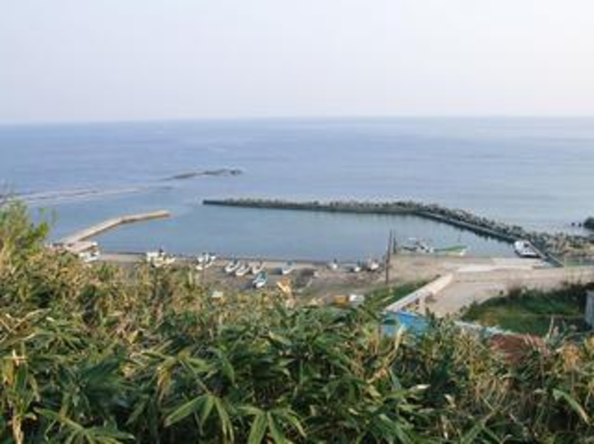 東風泊（やませどまり）砂浜海岸.近くの船入れ間