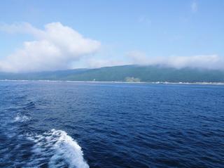 奥尻島を出発　波と空と雲・・・
