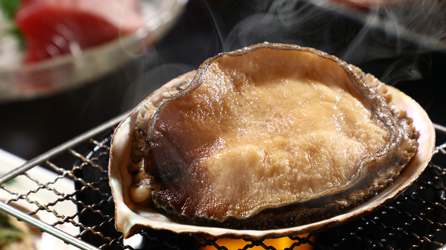 【あわびの踊り焼き付】お客様の目の前で焼く臨場感を楽しむ一品！-2食付-《部屋食・貸切風呂》