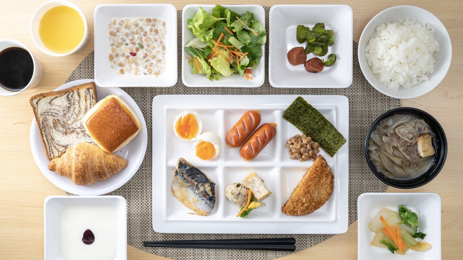 おかずは日替わり！和食派の方にも洋食派の方にもご満足いただける、豊富なラインナップです♪