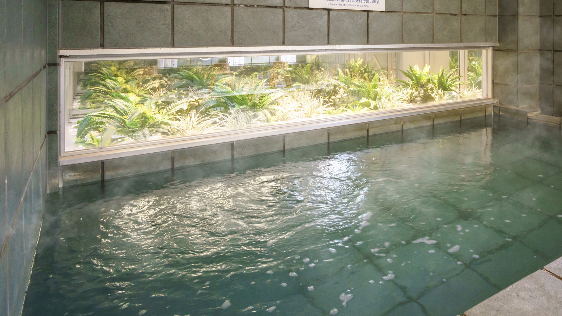 日頃のお疲れを癒す天然温泉をご堪能ください