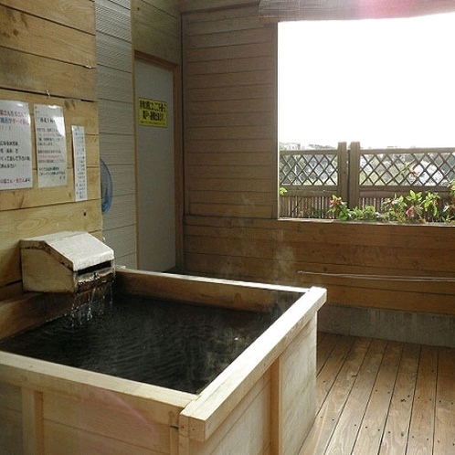 【風呂】天然温泉掛け流しの客室露天風呂
