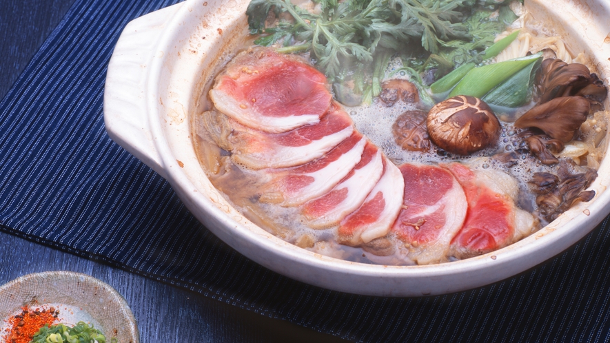 *夕食一例／伊那谷の名物、桜肉（馬肉）のお鍋。寒い季節は体の芯から温まります♪