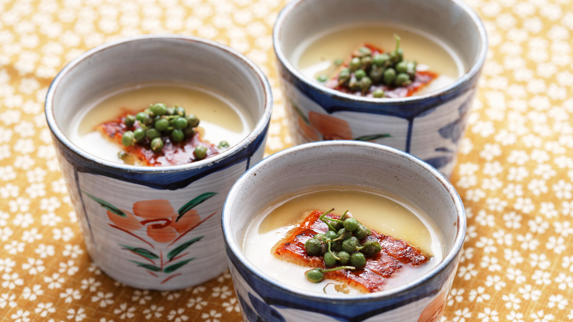 *夕食一例/茶碗蒸し。季節によって、様々な具をお入れしてお出ししております。