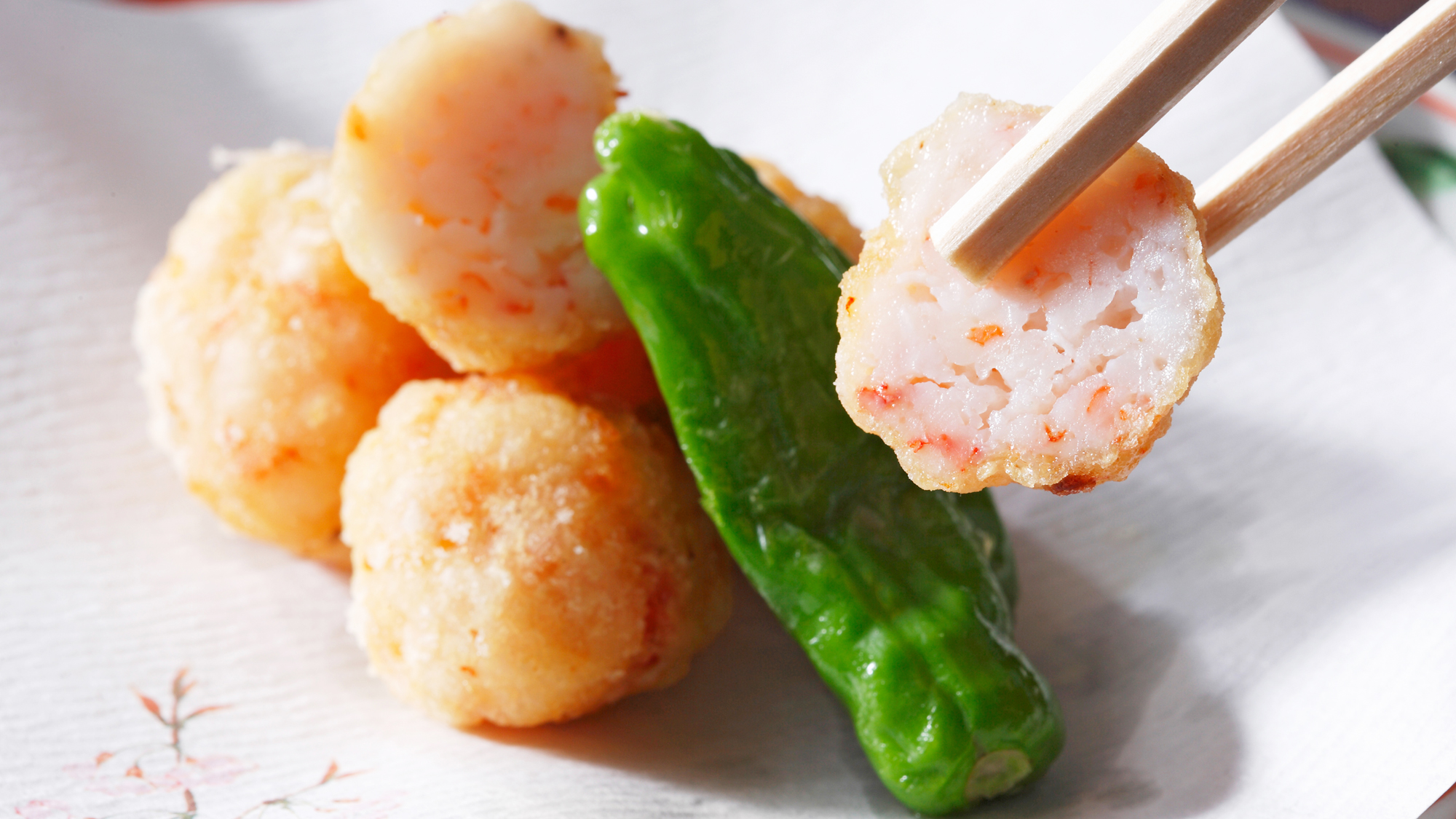 *夕食一例／海老団子。オーナーがひとつひとつ、手間暇かけて丁寧にお作りします。