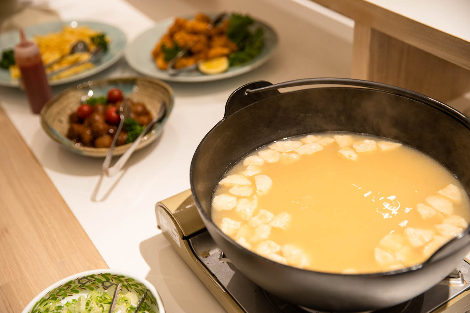 季節がわりのお味噌汁。ホッとするお味です。