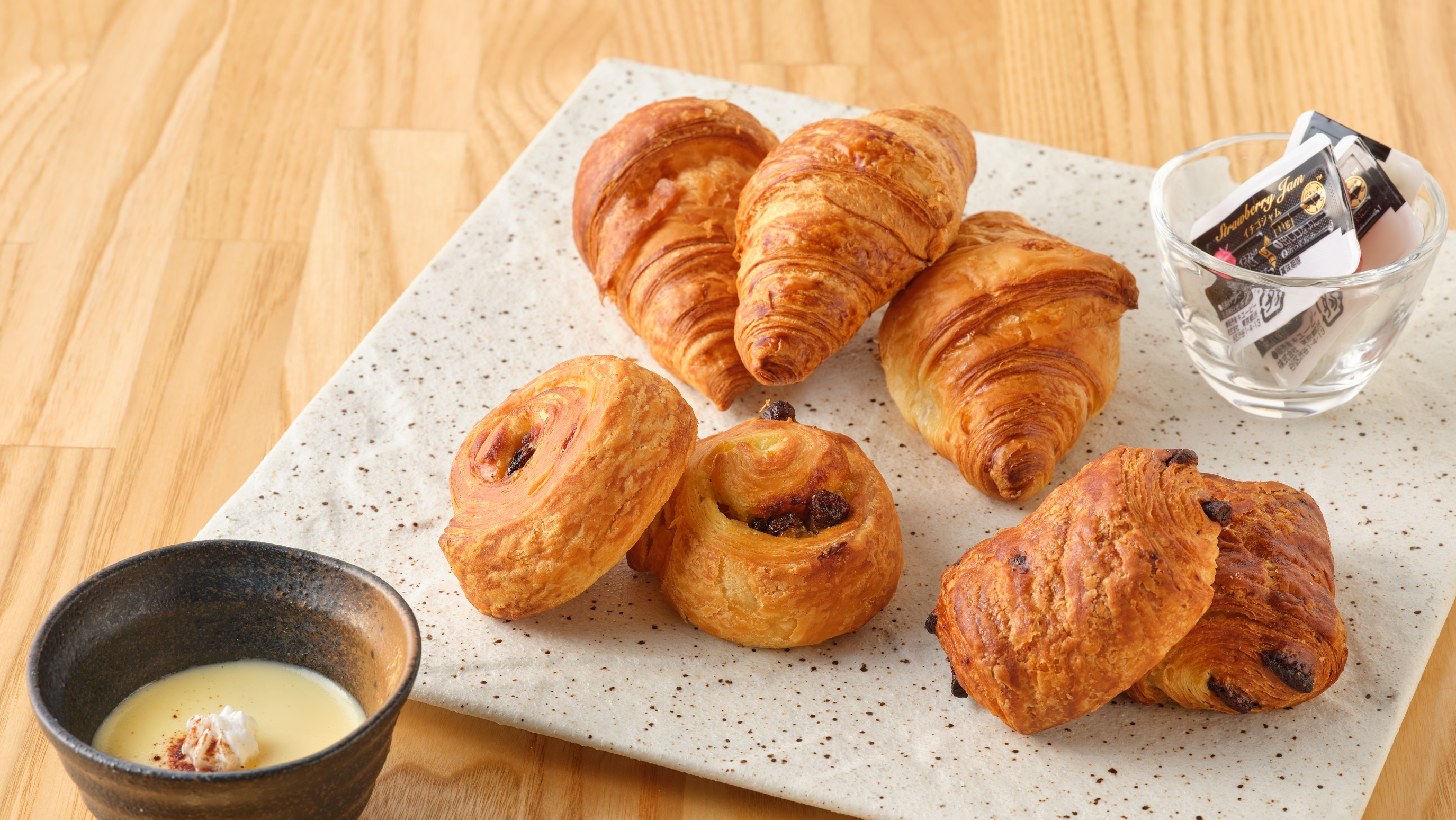 【朝食】焼き立てパン