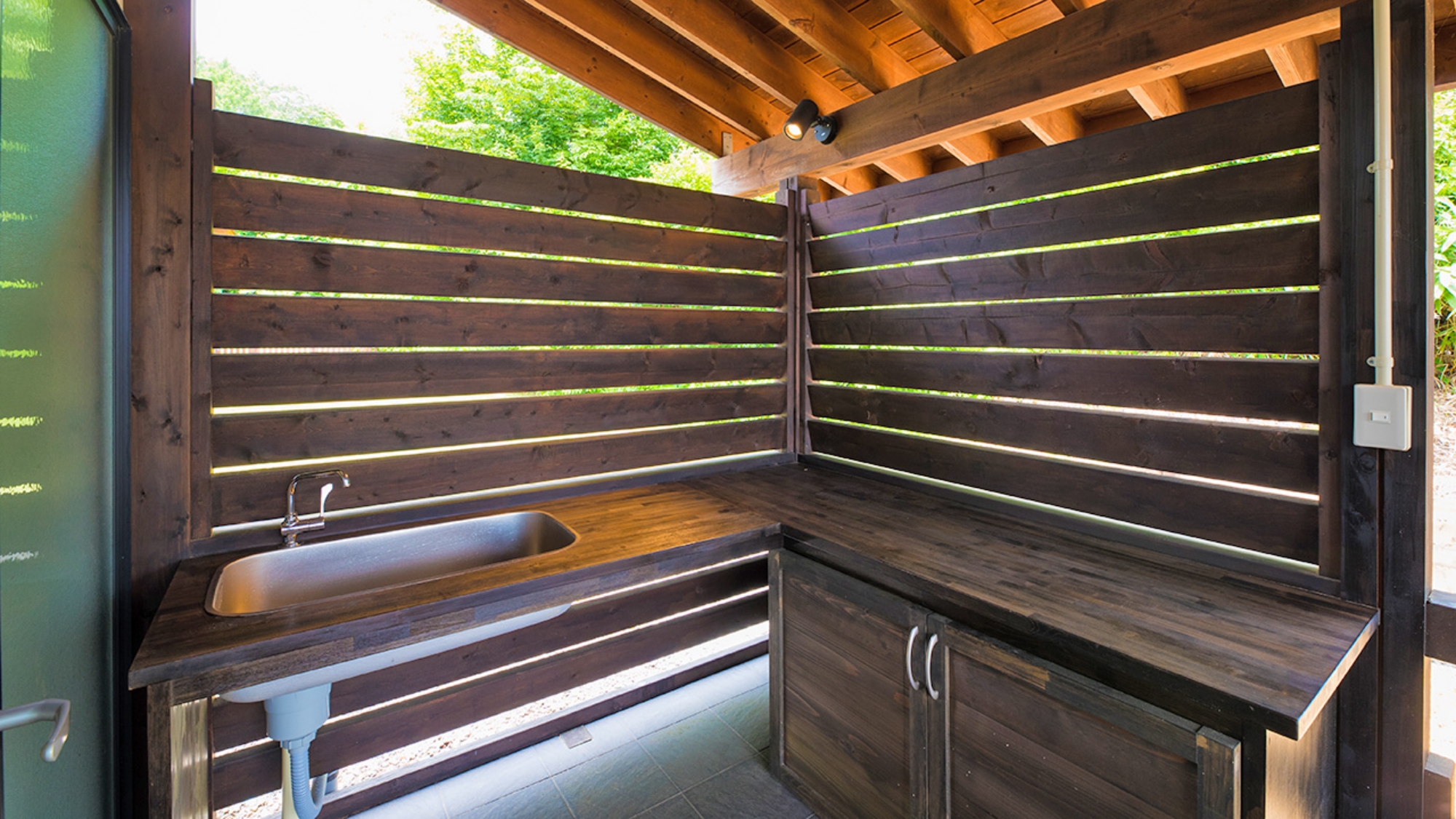 ＊【19棟（グランピング）】テラスデッキ（BBQスペース）