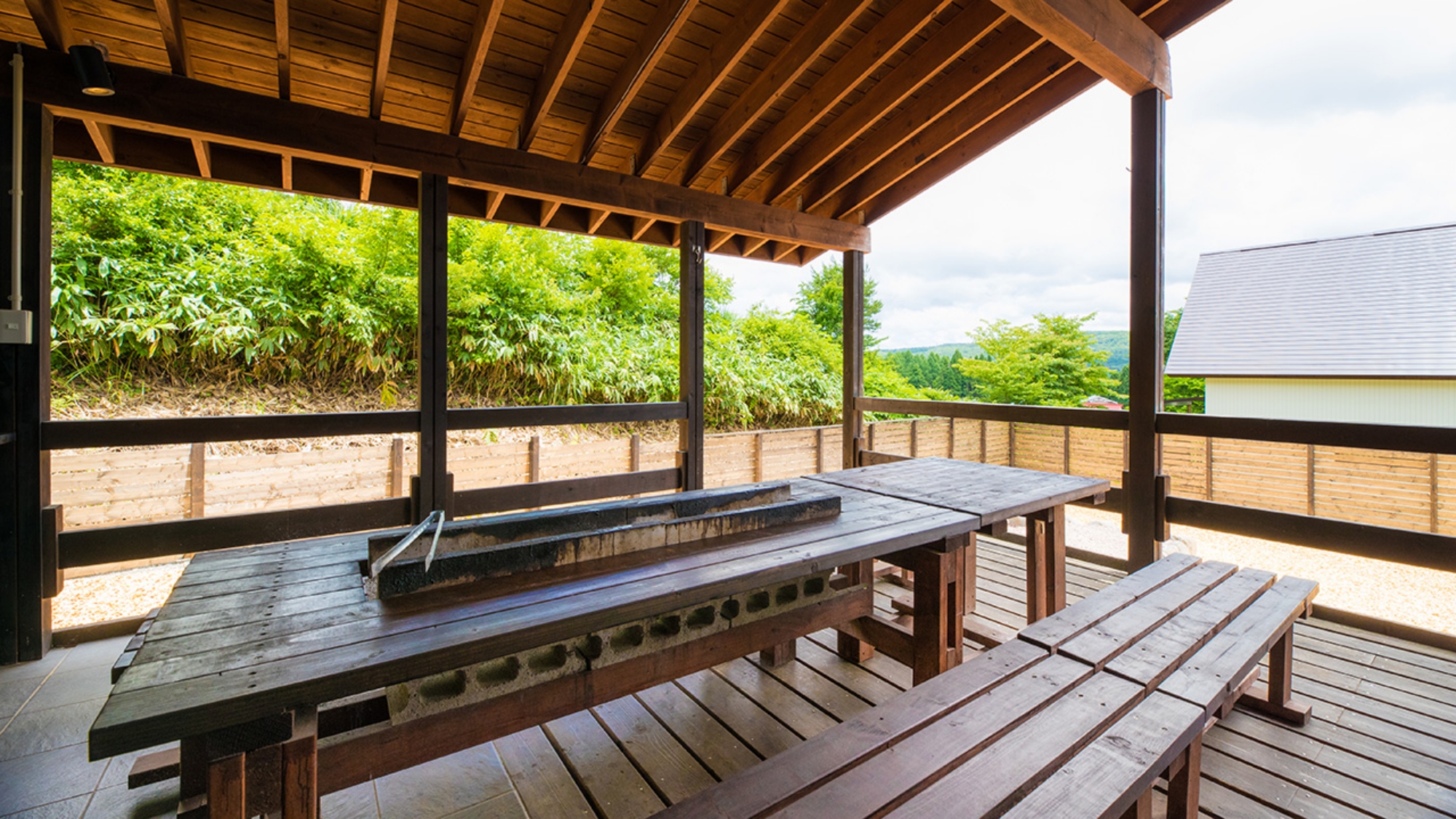 ＊【19棟（グランピング）】テラスデッキ（BBQスペース）