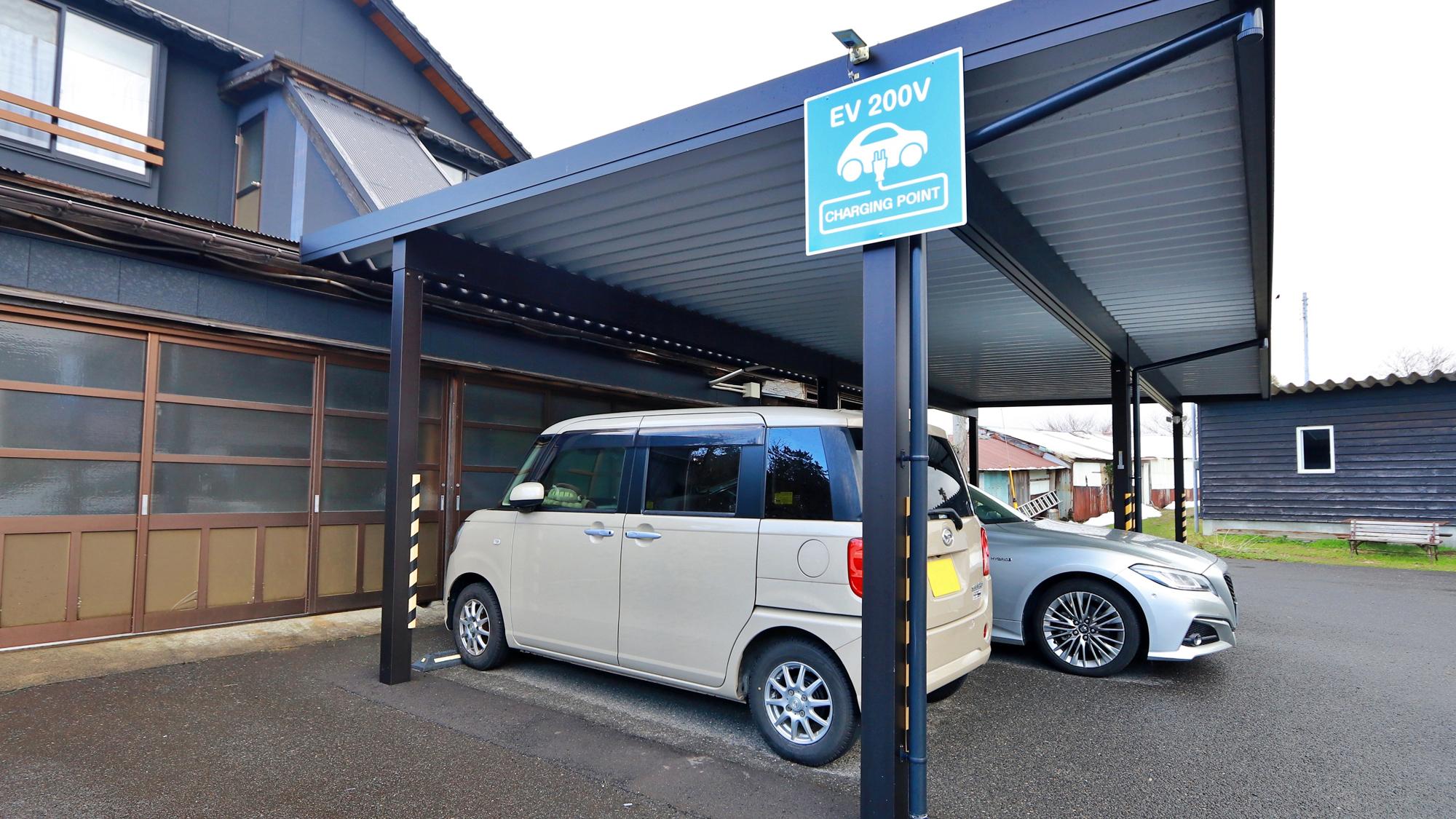 【EVスポット】電気自動車の旅でも安心！駐車場には充電スタンドを完備しております