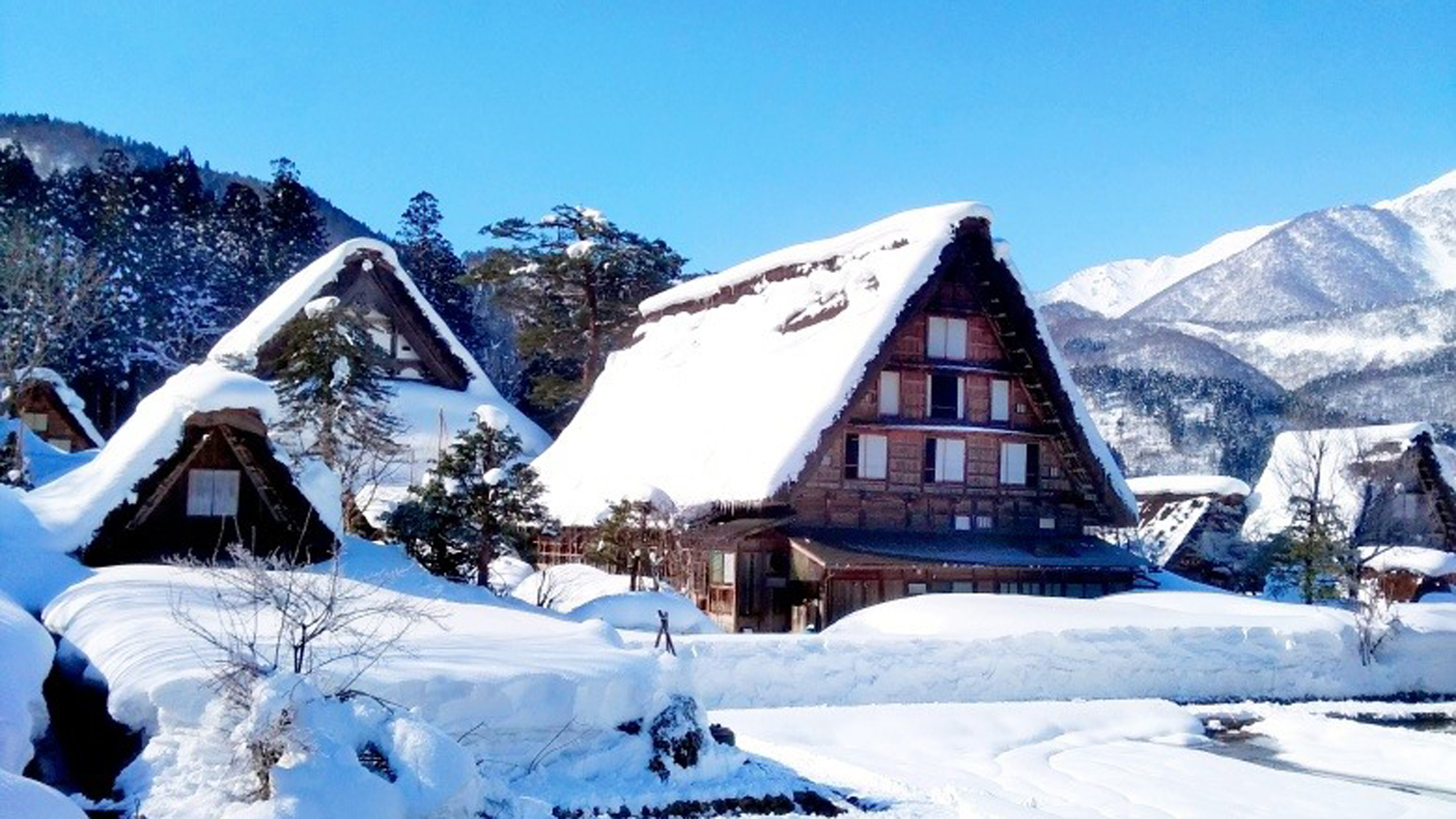 雪化粧の白川郷