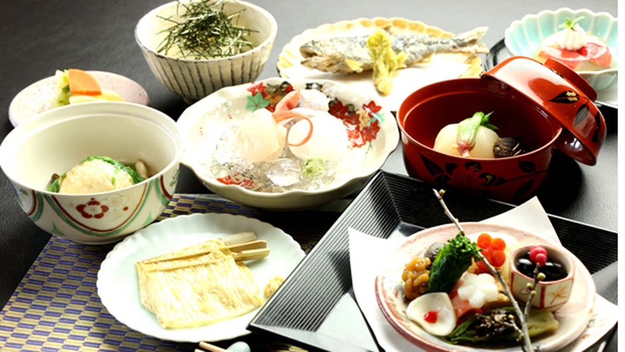 春　こだわりぬいた竹田産食材で、お野菜中心のヘルシーな献立。女性やシニア世代に人気。