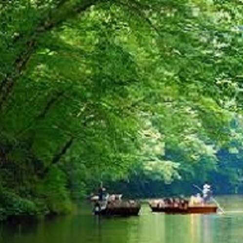 【観光】【名勝・日本百景　猊鼻渓（夏）】（徒歩約7分）緑が鮮やかで水面がキラキラしてきれいなシーズン