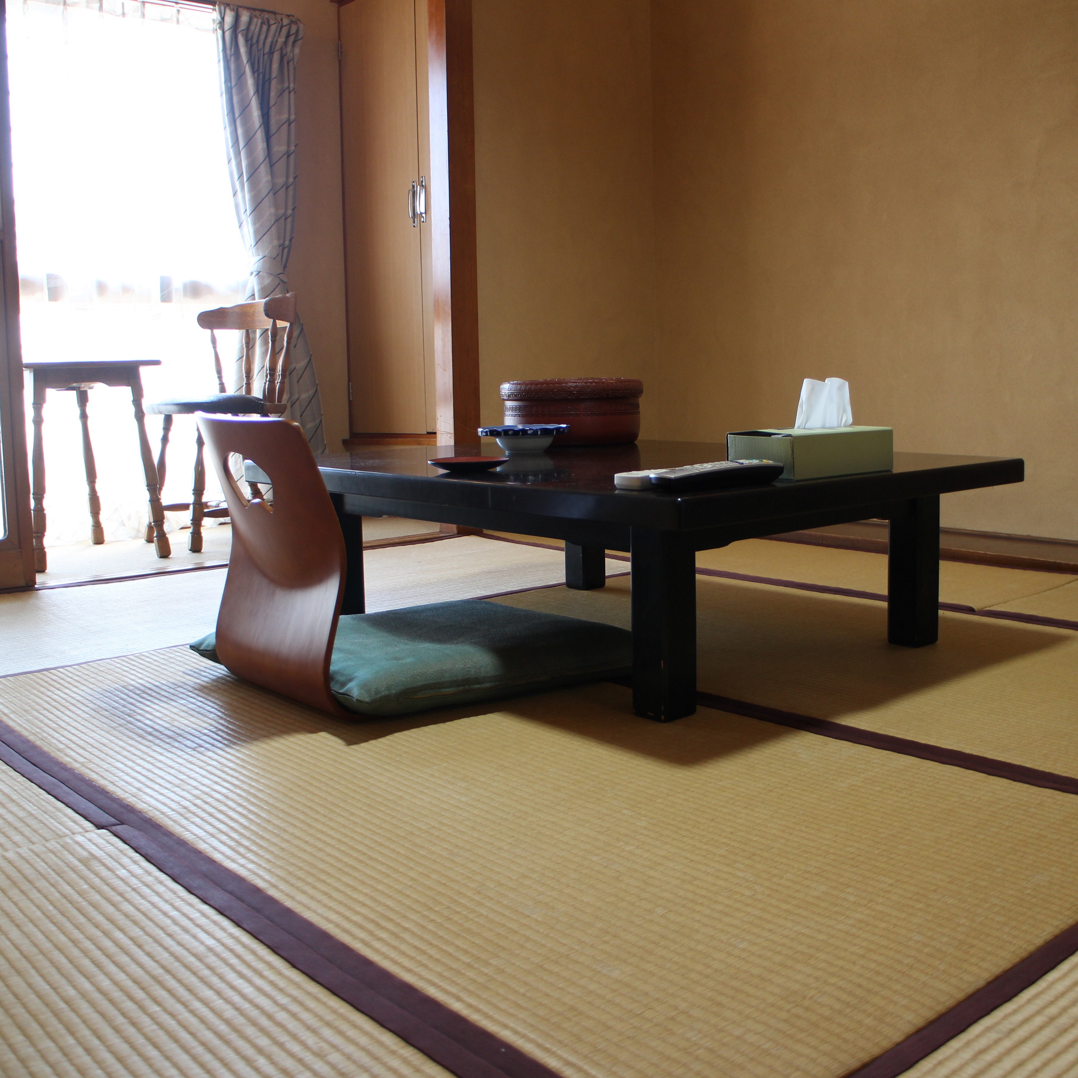 【客室】8畳和室(喫煙) ご夫婦やお一人のご旅行に人気のゆったりとした和室 ゆっくりお過ごしください