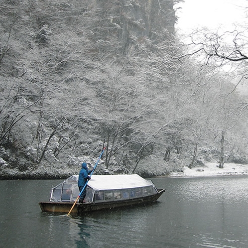 【観光】【名勝・日本百景　猊鼻渓（冬）】（徒歩約7分）屋形舟とこたつ舟が楽しめる