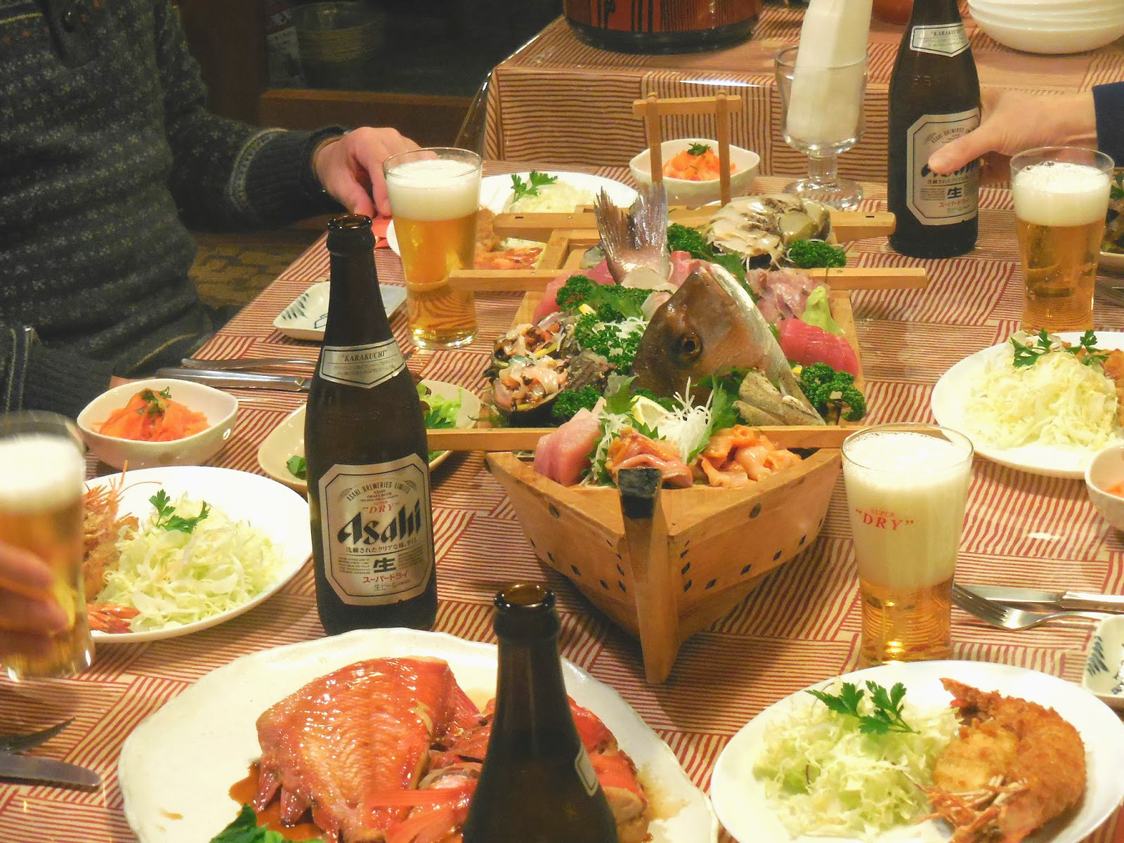 豪華舟盛りの特別料理でかんぱ～い！