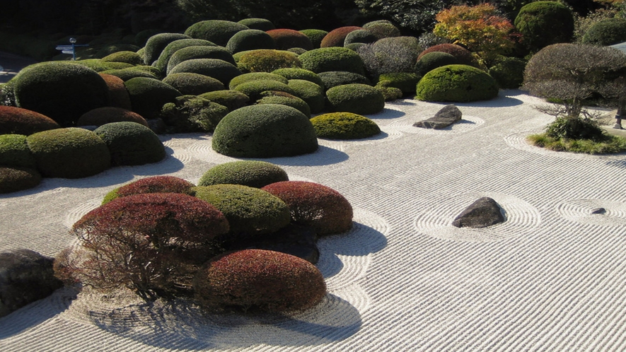 枯山水の庭園（翠州亭）