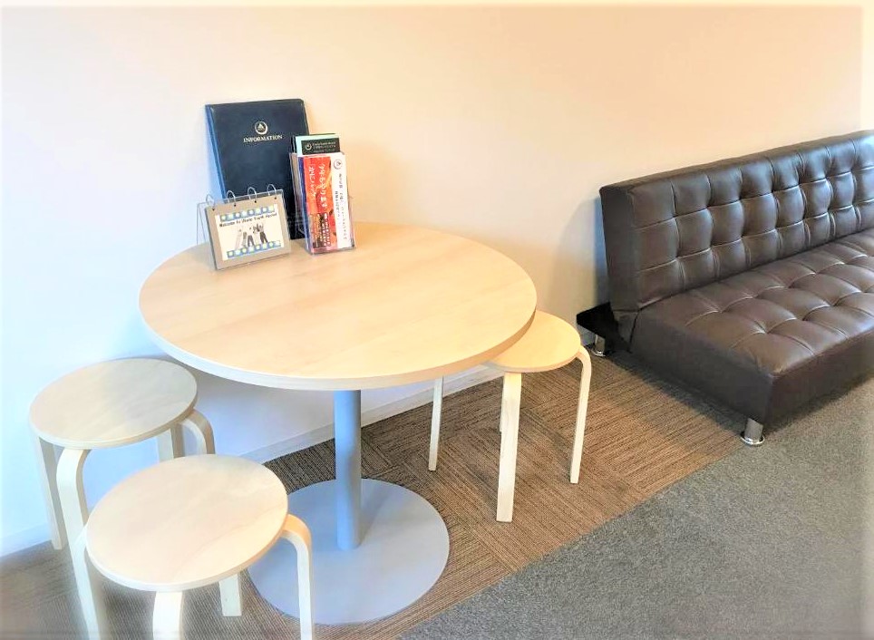 各部屋に机とイスもご用意