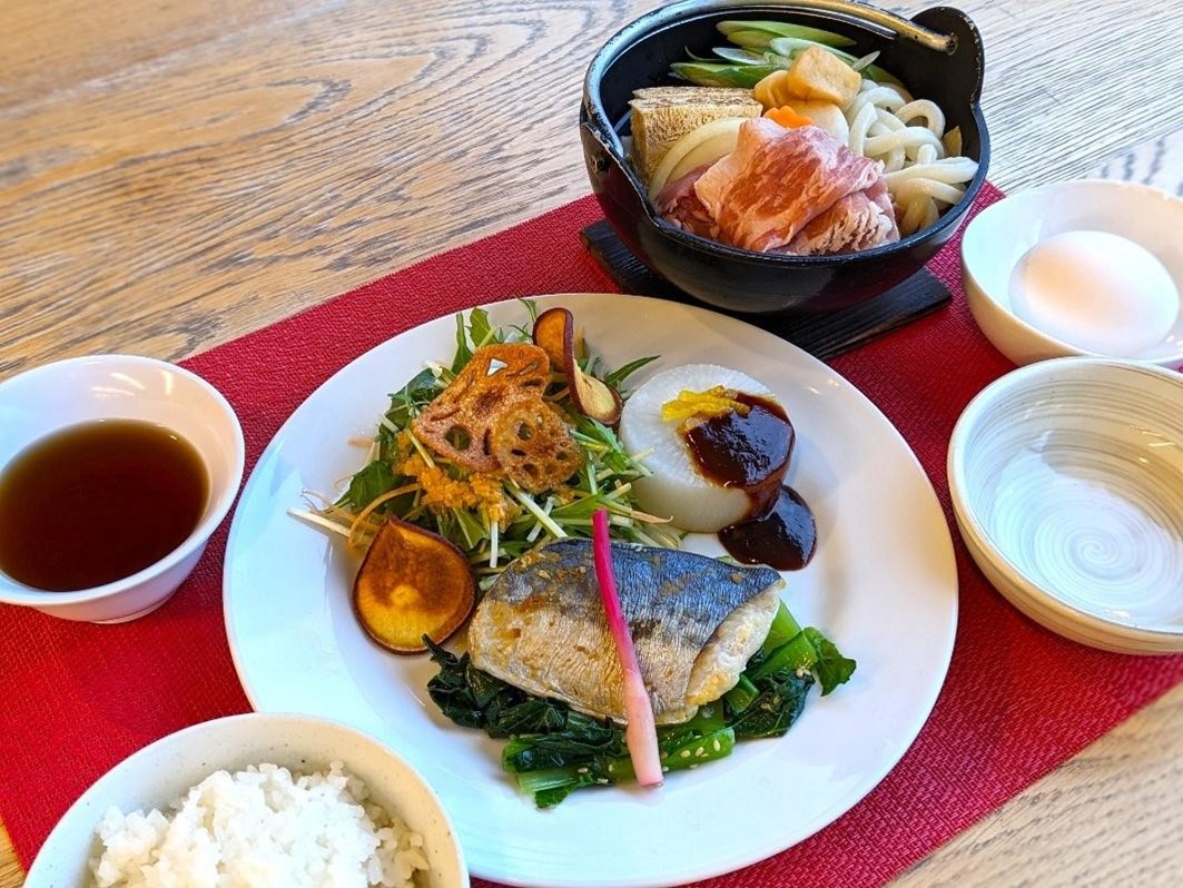 九条ネギ香るすき焼き鍋と鰆西京焼の「京のすき焼き御膳」