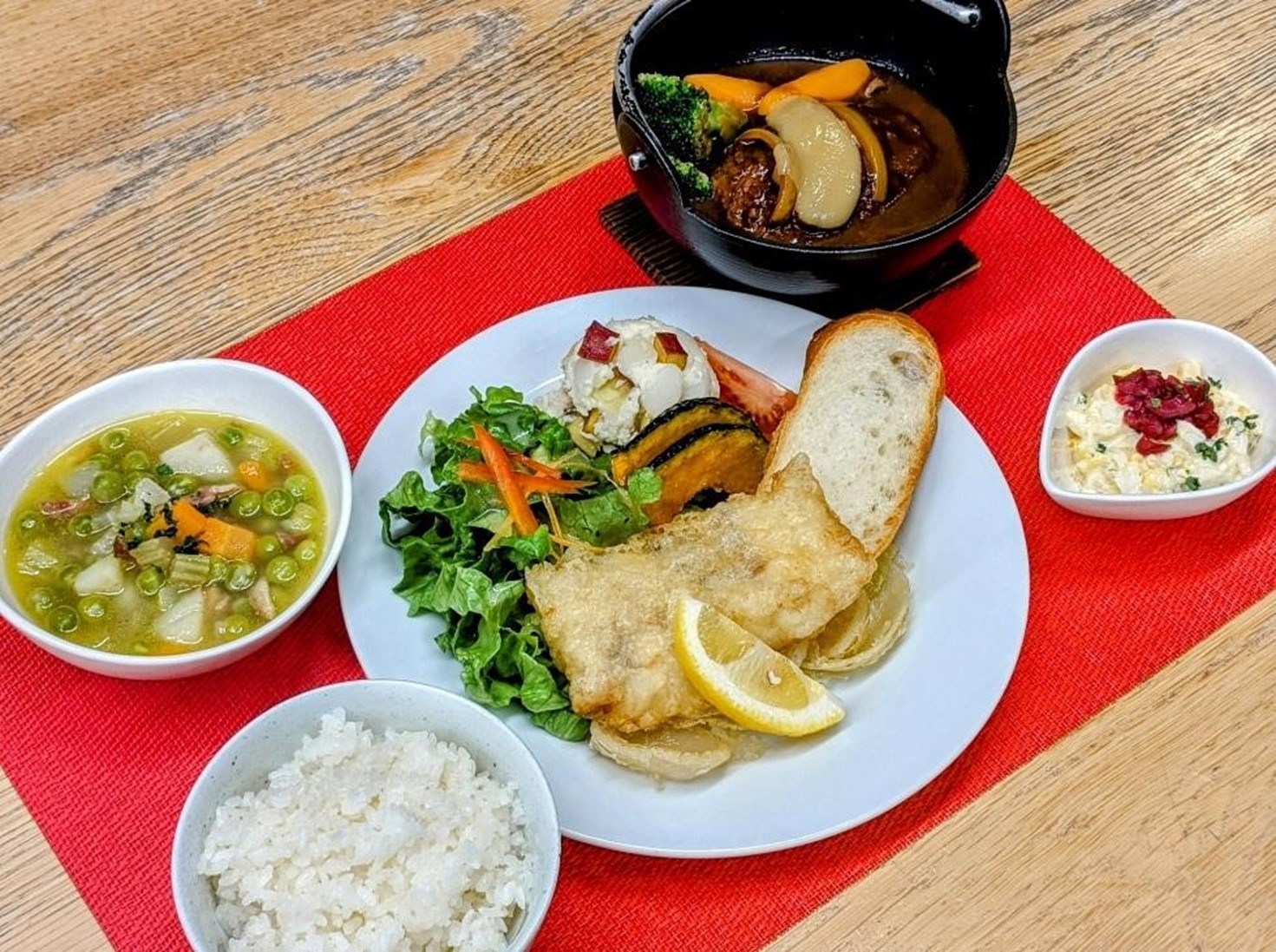 あつあつ煮込みハンバーグと、さくさく真鱈フリッターの「京の洋食御膳」