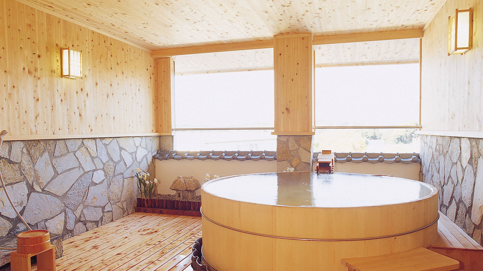 【貸切り風呂利用+旬のお刺身盛合わせ会席プラン】地の新鮮な魚介の魅力で勝負（現金お支払い特価）