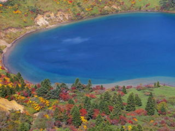 一切経山の五色沼