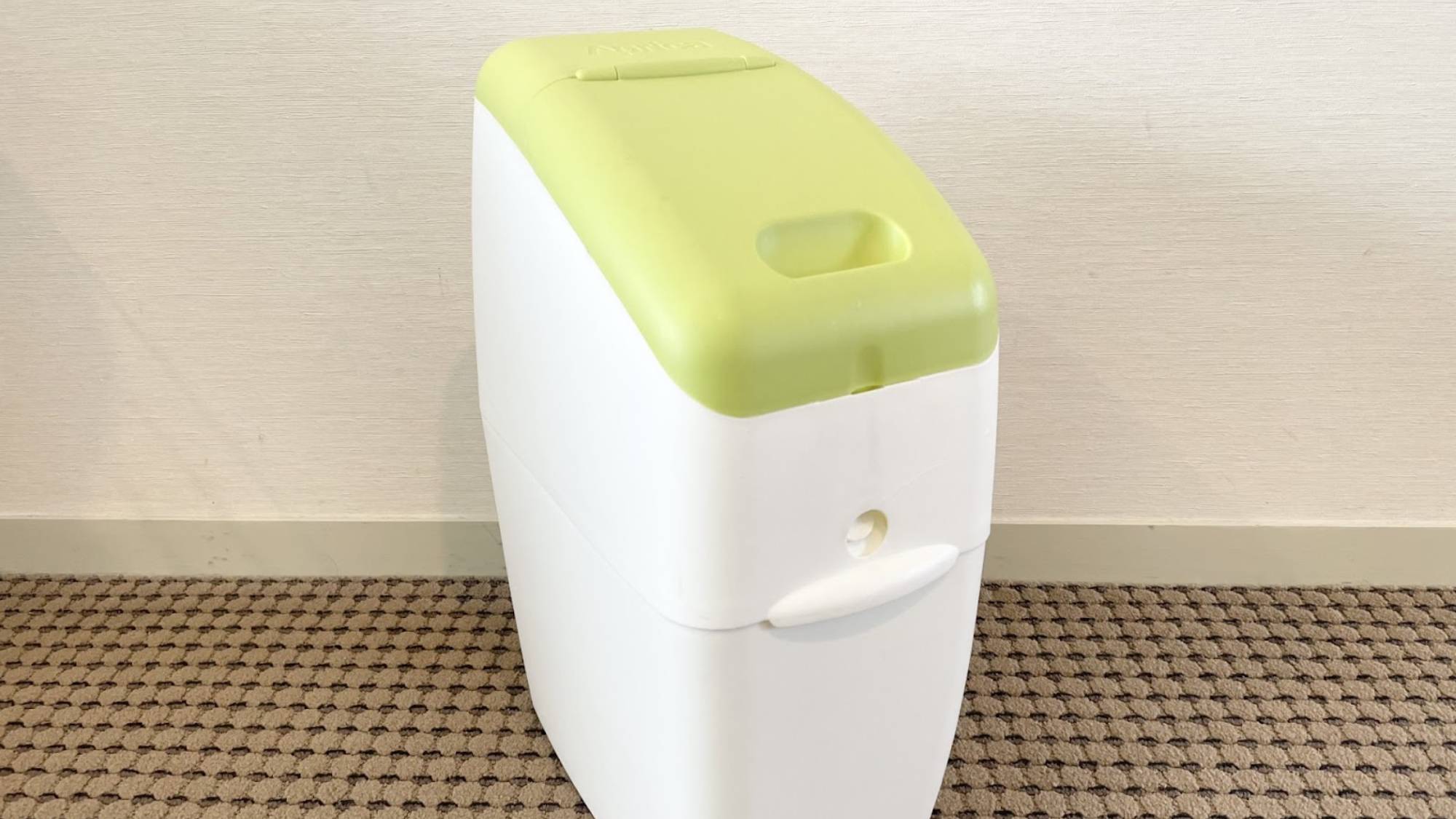 客室：おむつ用ゴミ箱