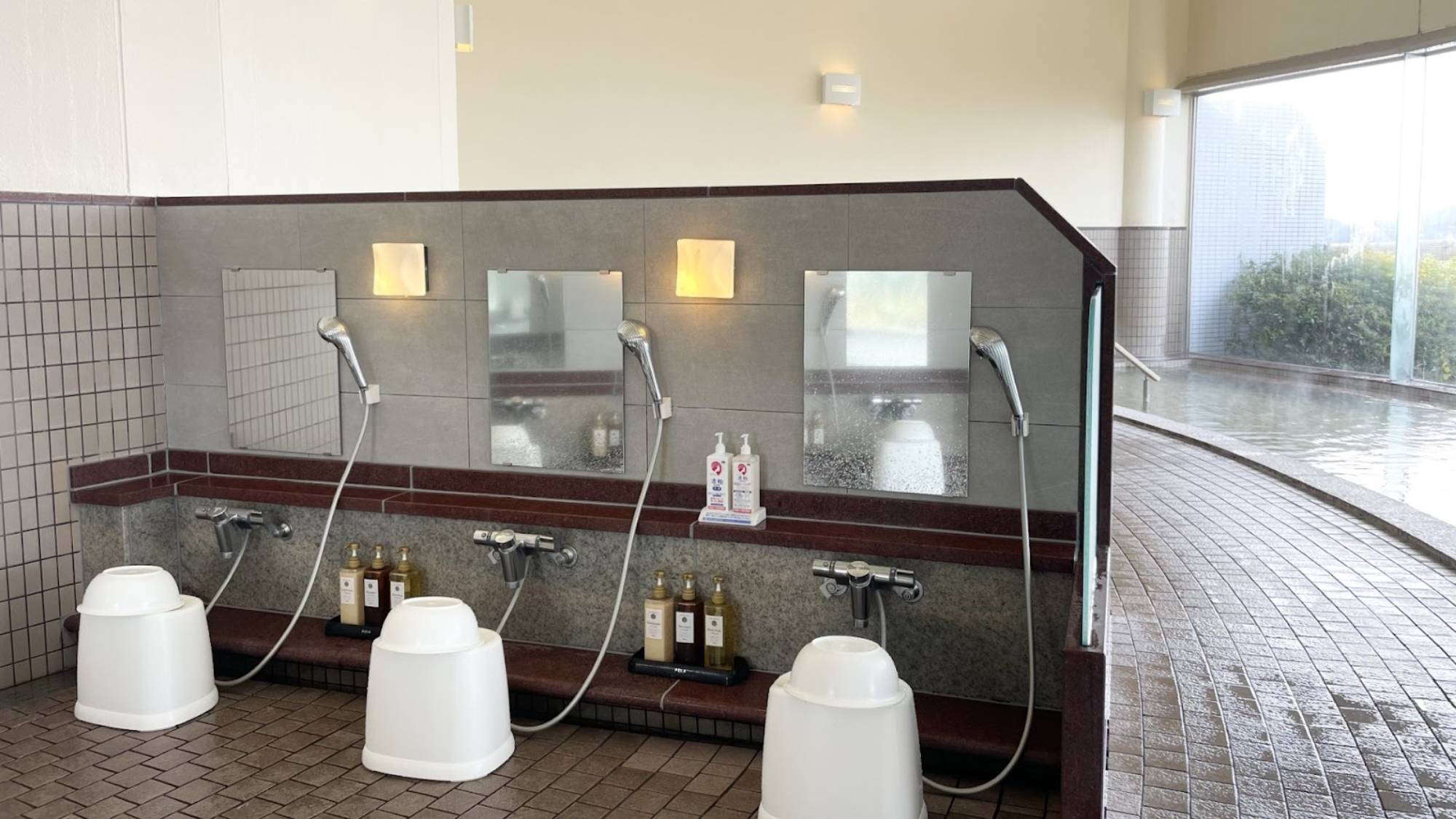 大浴場：洗い場