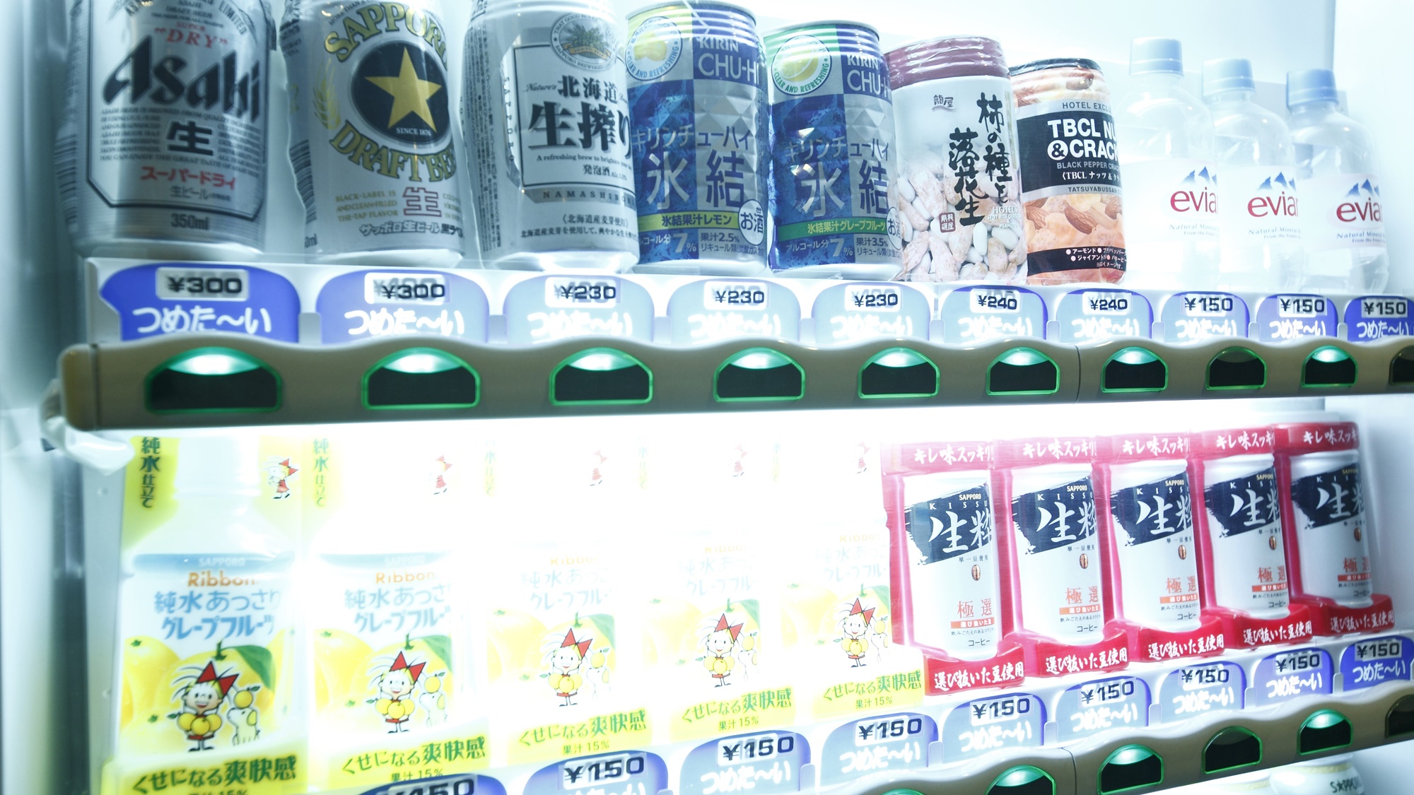 館内自動販売機（アルコール・ソフトドリンク・おつまみなどをご用意しております。）