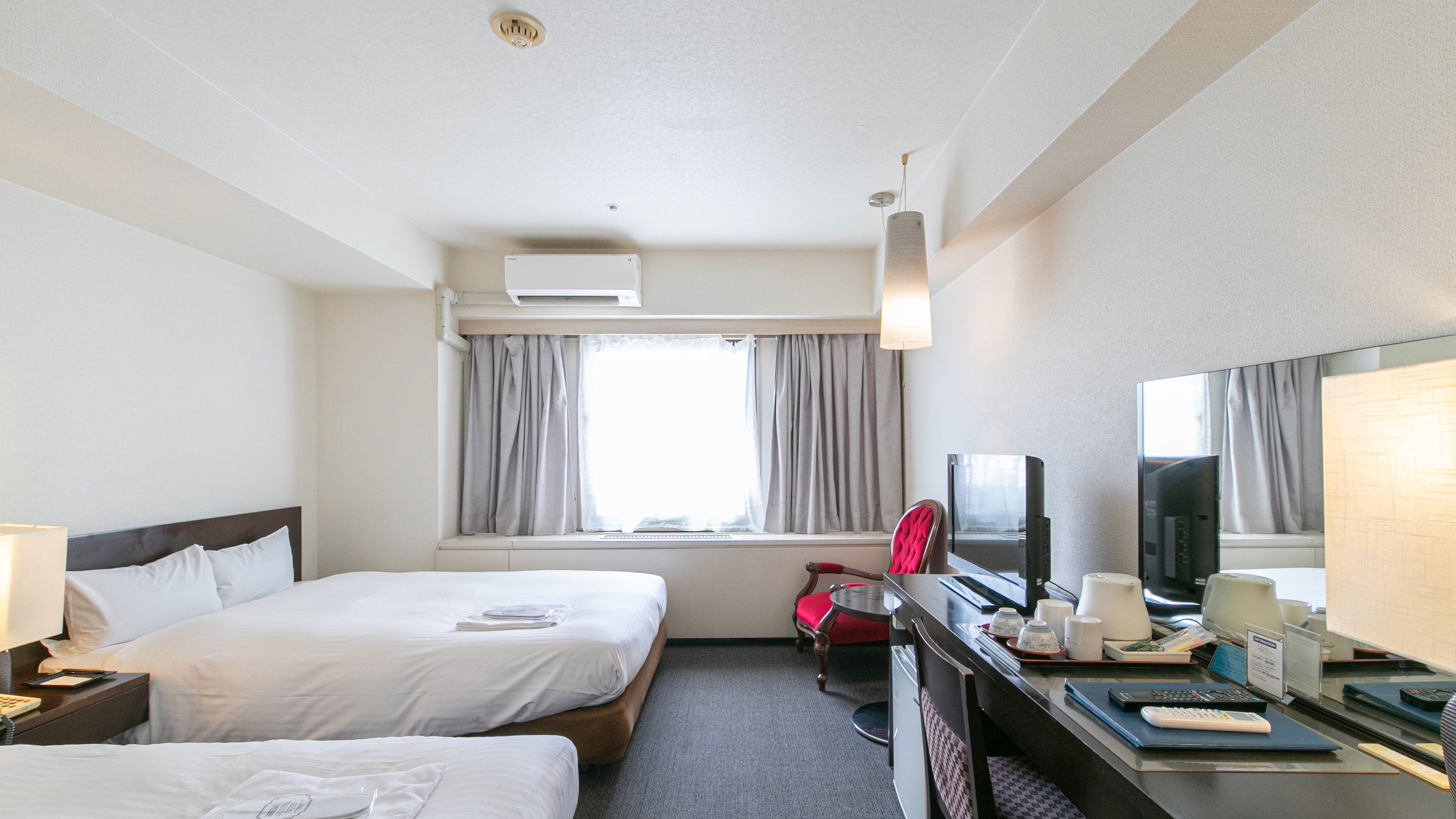 ツインルーム（ダブルベッド2台）27平米