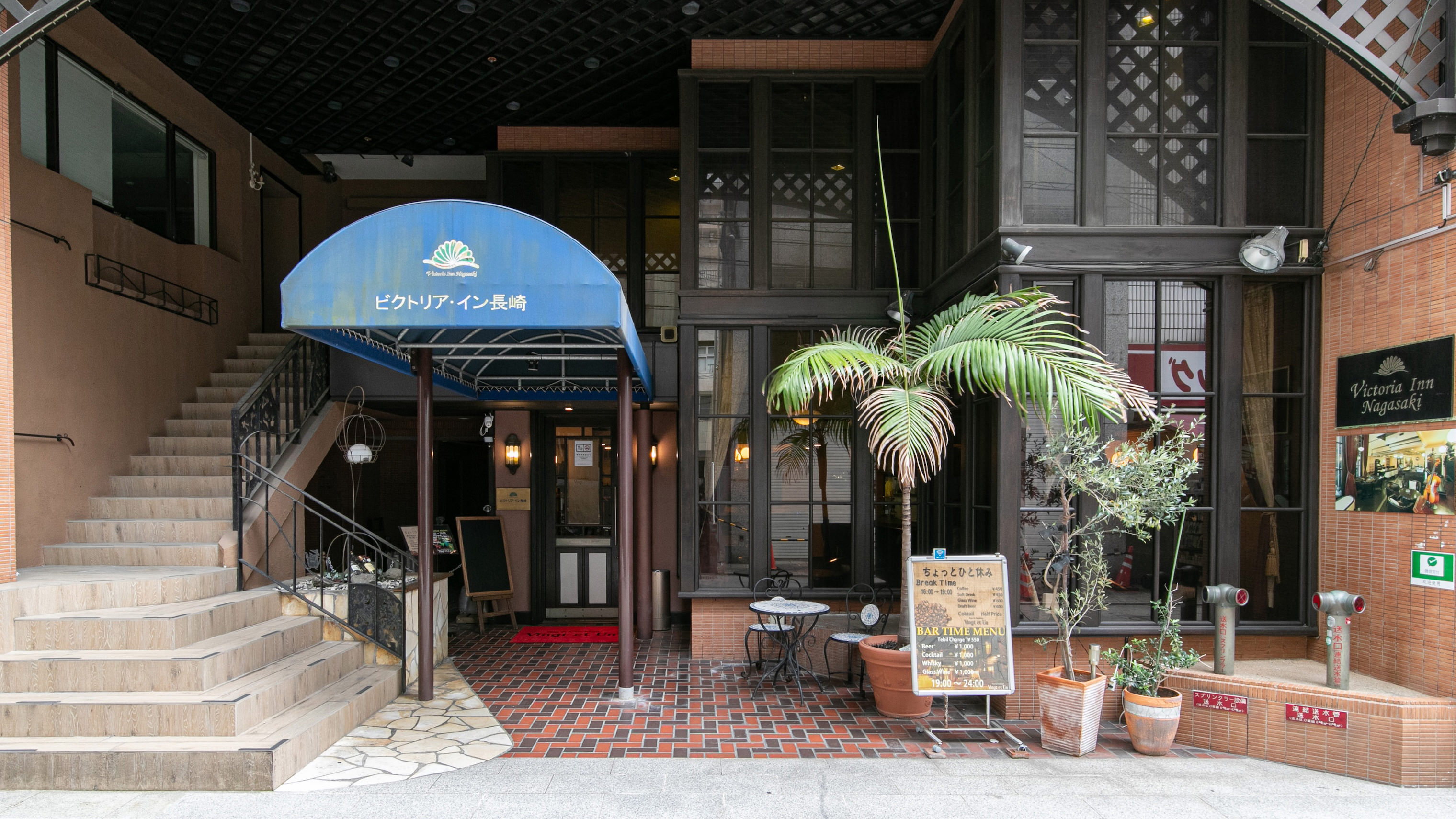 外観(カフェバーの入口２）