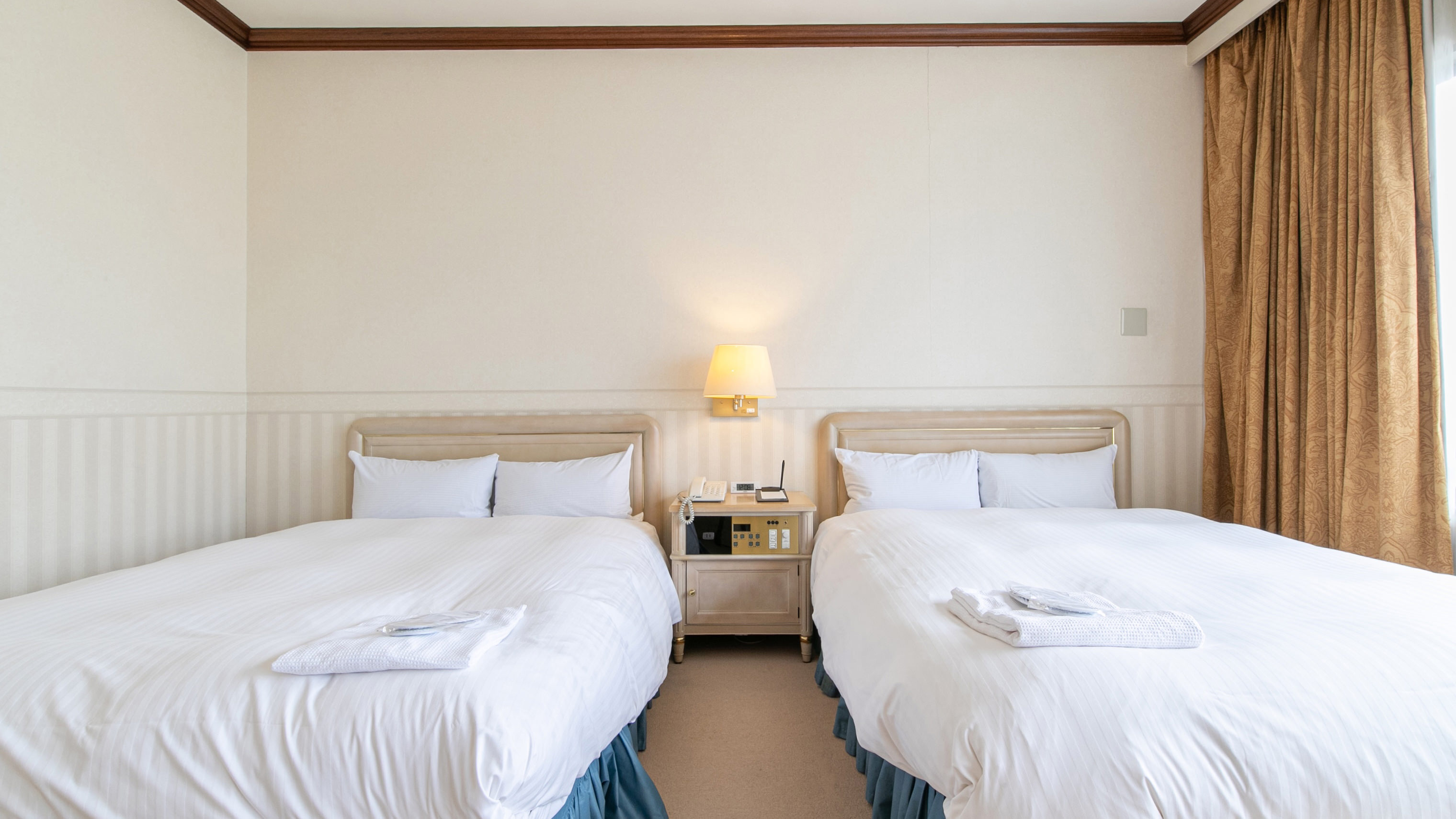 【喫煙】デラックスツイン（ラグジュアリーツイン）