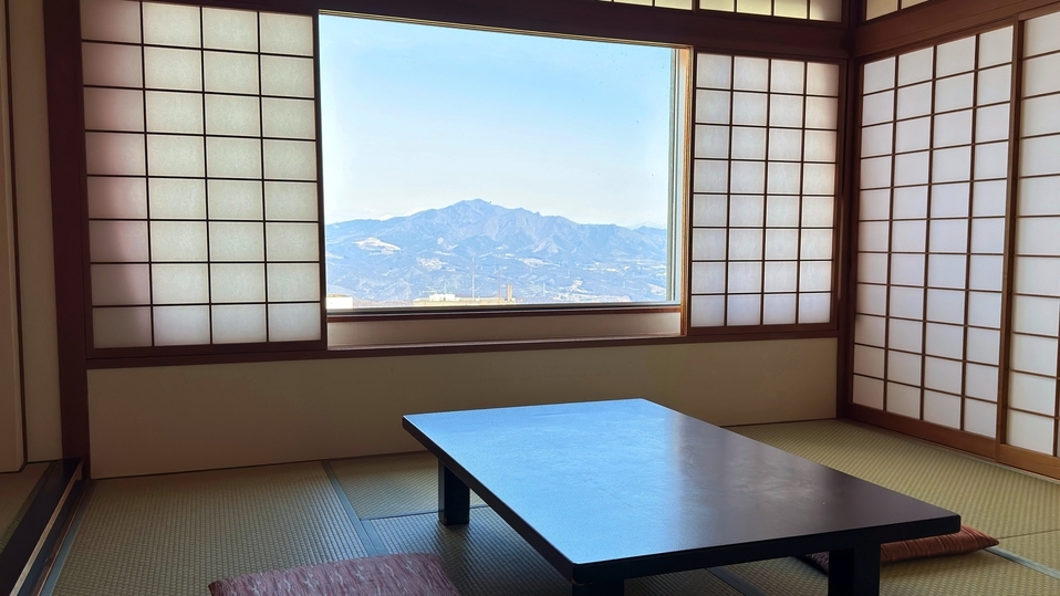 四季折々の自然美を堪能！【南館】客室でくつろぐ 一泊二食バイキングプラン