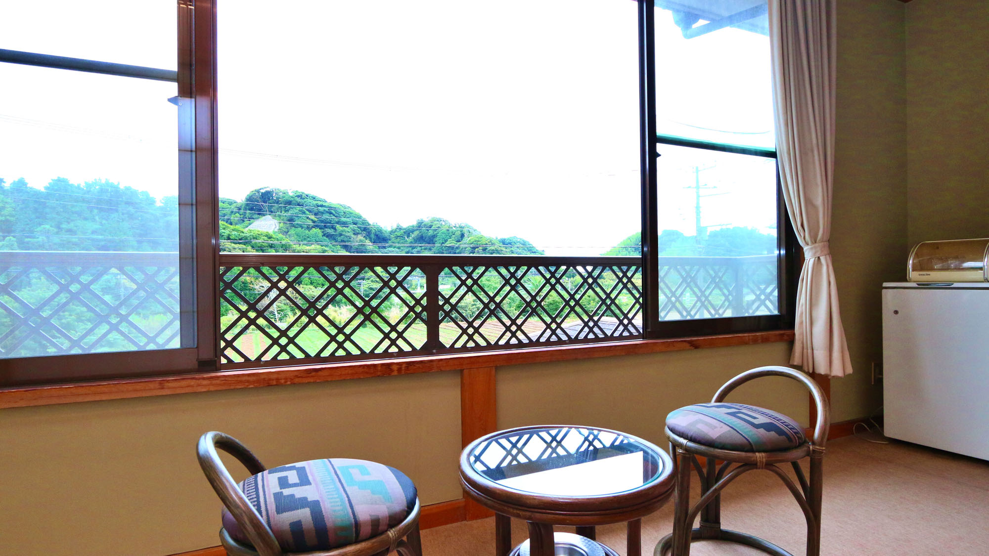 【客室】広縁からは緑の風景*