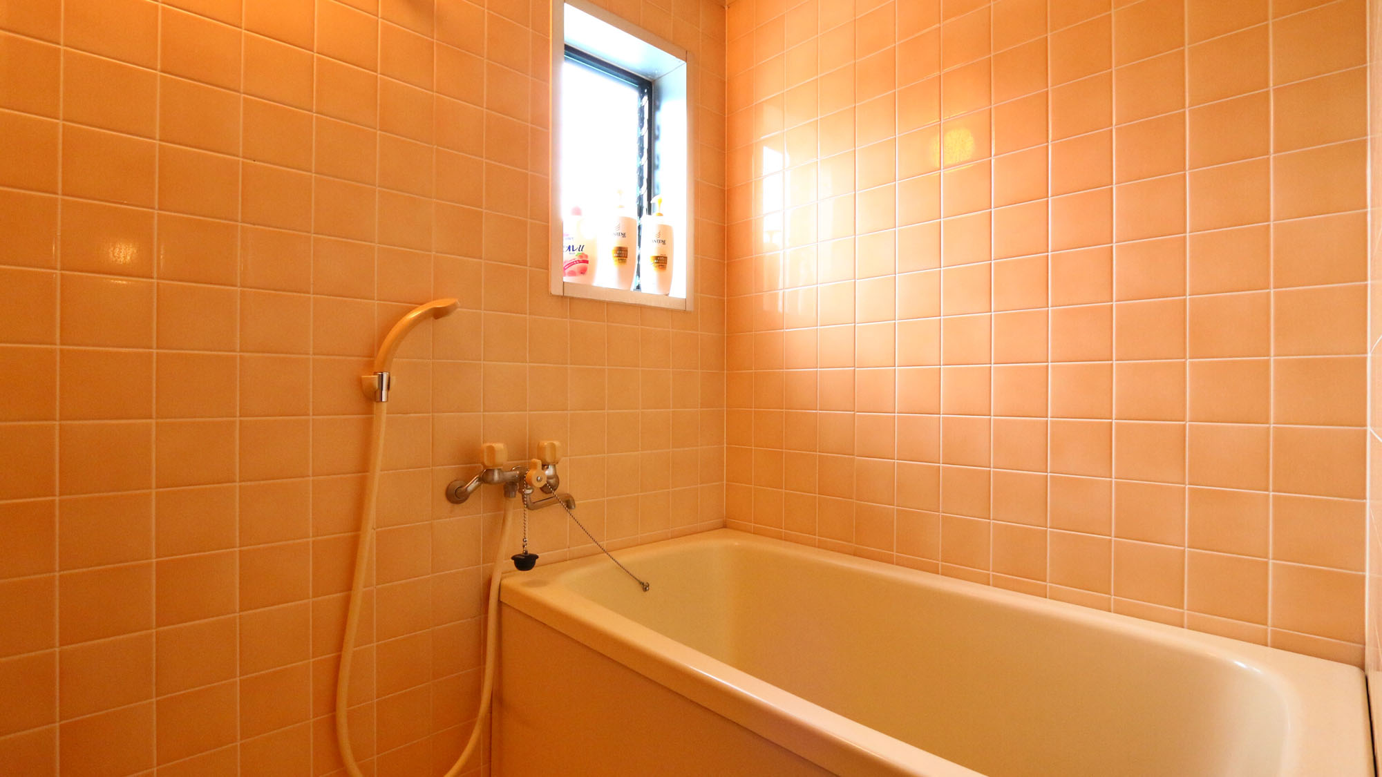 【客室】各部屋にバス・トイレ付き（一部のお部屋のトイレは洗浄機付きではありません。）*