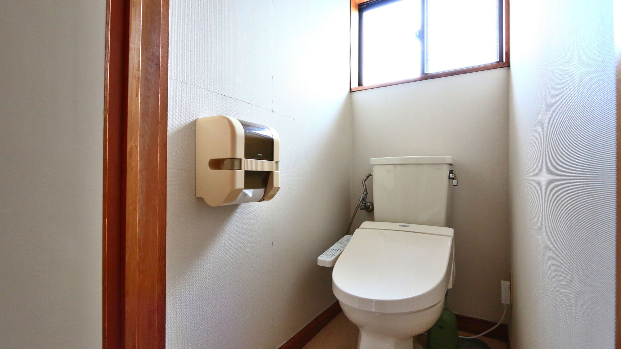 【客室】各部屋にバス・トイレ付き（一部のお部屋のトイレは洗浄機付きではありません。）*
