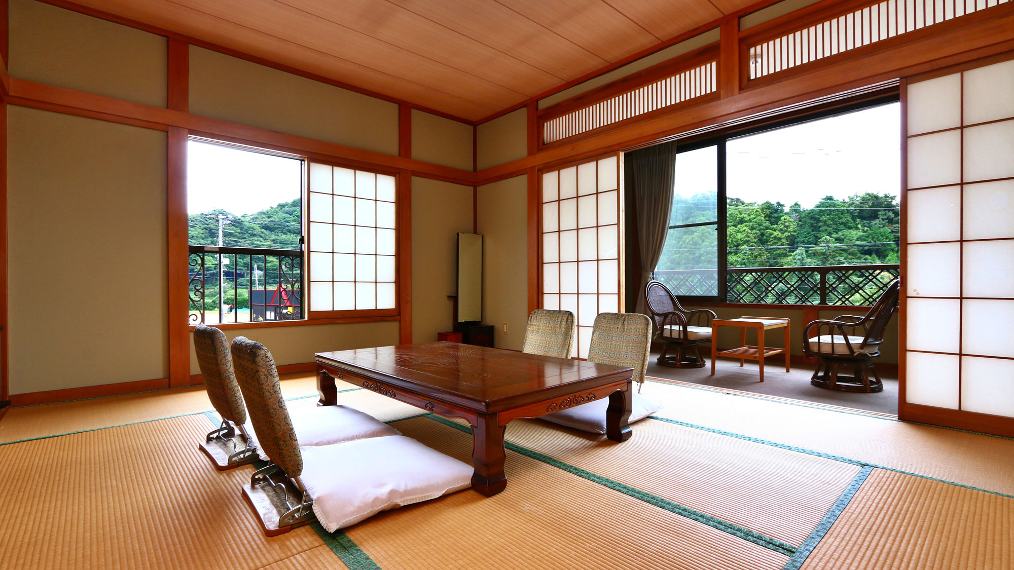 【客室】10畳の和室のお部屋が3部屋ございます。*