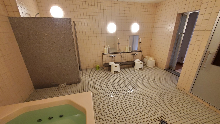 ９階　女性浴場※定員３～４名様程度の広さでございます
