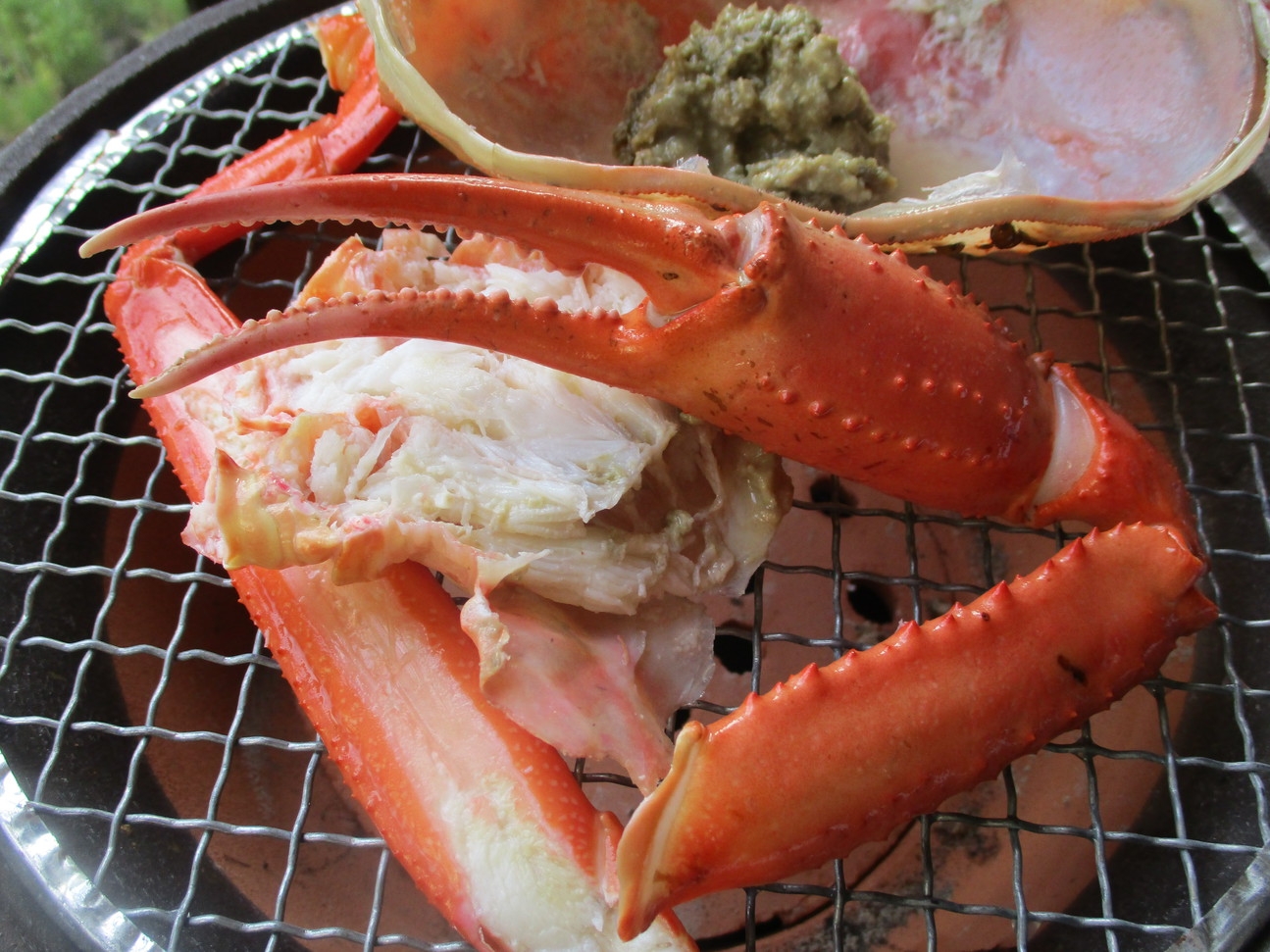 本場の味を堪能！！浜坂港生松葉カニを味わう