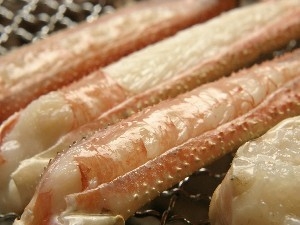 本場の味を堪能！！浜坂港生松葉カニを味わう