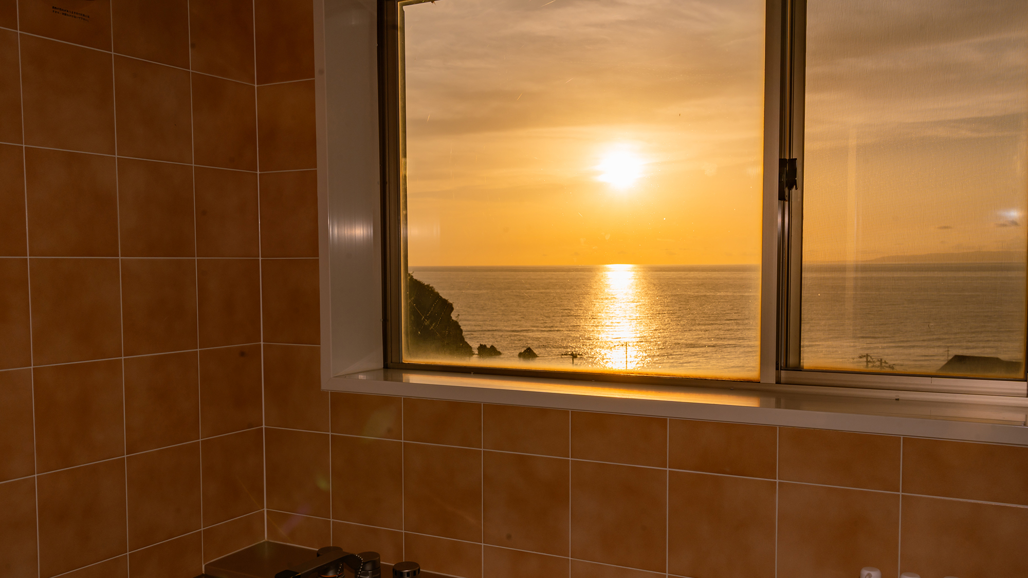*特別室305/実は客室風呂からの夕日も見ごたえがあります