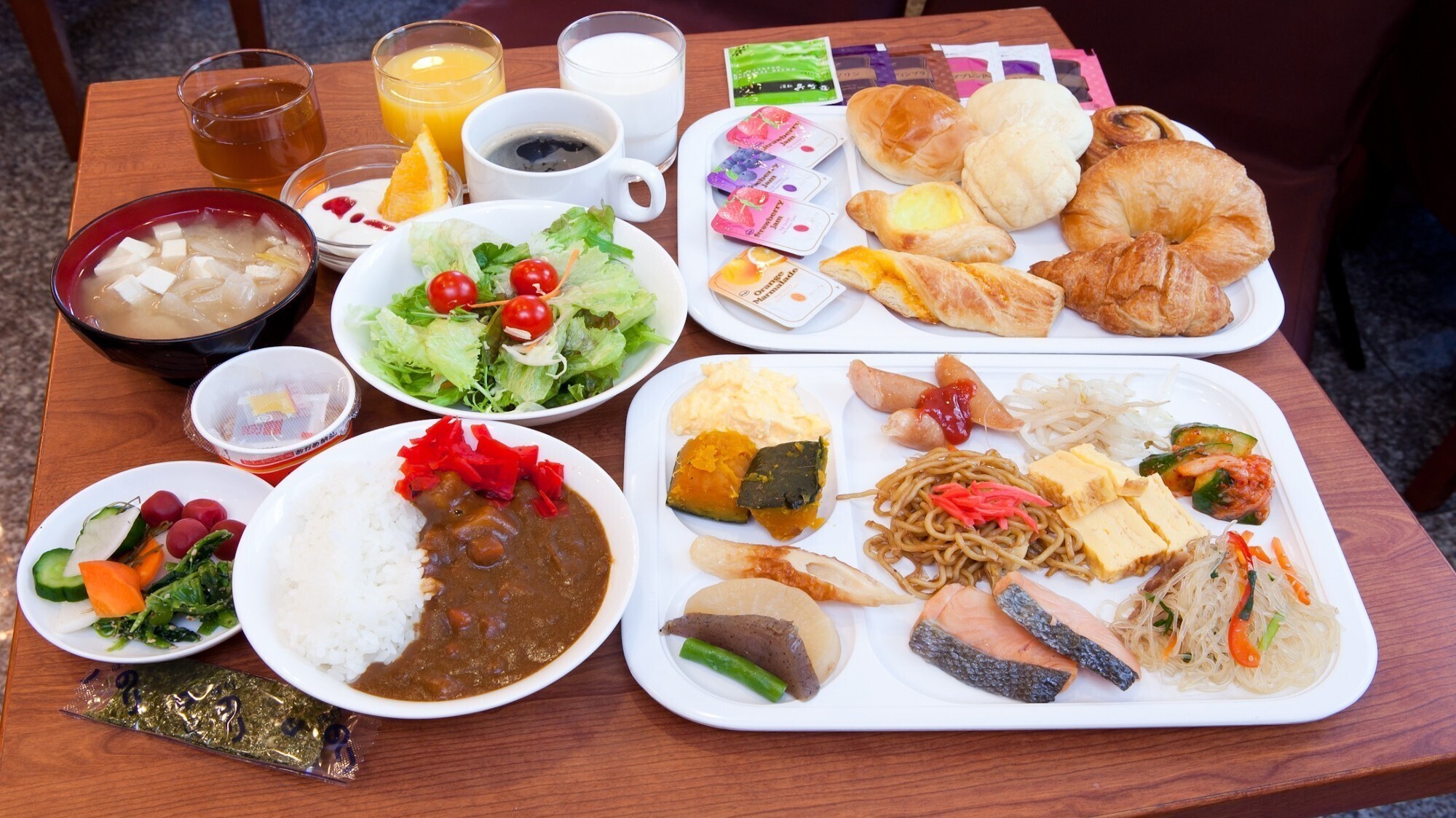 朝食盛り付けの一例